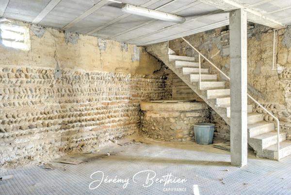 GENAY (69) - Grange de 140 m² - 4 pièces - 434 m² de terrain - Fort potentiel