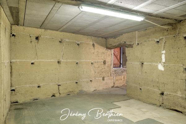 GENAY (69) - Grange de 140 m² - 4 pièces - 434 m² de terrain - Fort potentiel