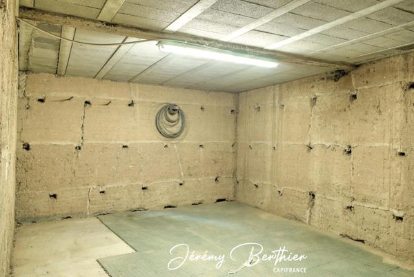 GENAY (69) - Grange de 140 m² - 4 pièces - 434 m² de terrain - Fort potentiel