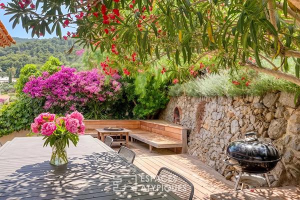 Villa vue rade sur les pentes du Faron