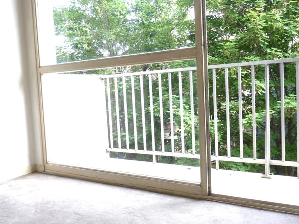 BOULOGNE - STUDIO avec BALCON sur jardin - Calme et lumineux