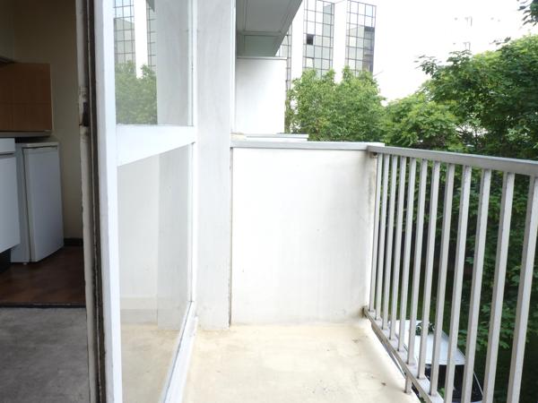 BOULOGNE - STUDIO avec BALCON sur jardin - Calme et lumineux