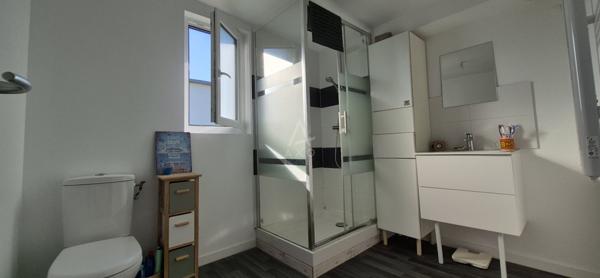 Maison bois sous décennale avec SPA  Calme absolu, environnement dexception, vue campagne et mer, proche bourg et plage !