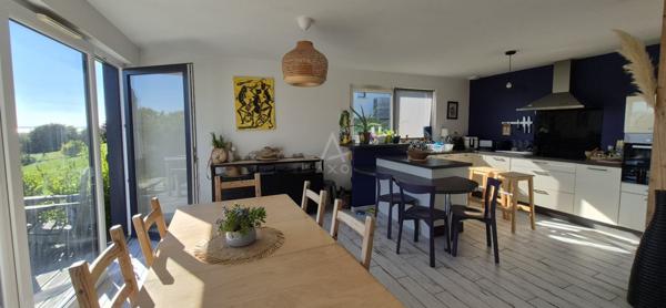 Maison bois sous décennale avec SPA  Calme absolu, environnement dexception, vue campagne et mer, proche bourg et plage !