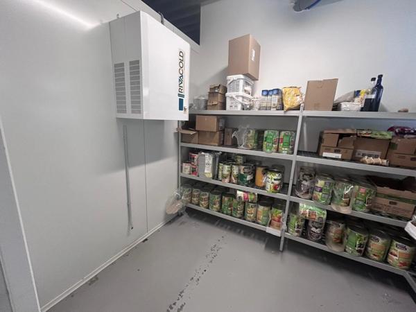 Proche de LILLE (59) - Local d'activité de 320 m2 avec 13 places de parking privatives
