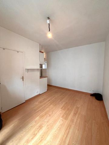 PARIS 11ème - Secteur Saint-Maur / Belleville - Appartement T2 - 30.10 m²