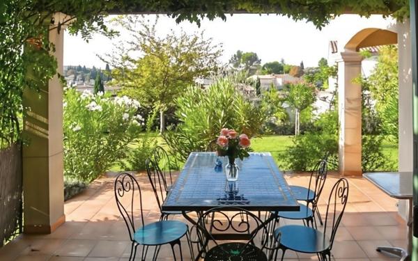 Maison à vendre    6 pièces •  Uzès