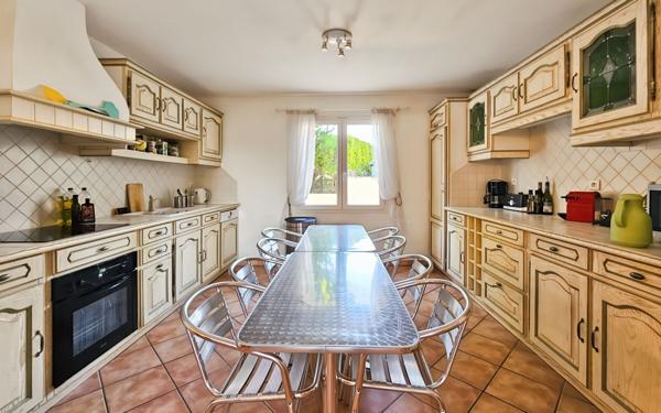 Maison à vendre    6 pièces •  Uzès