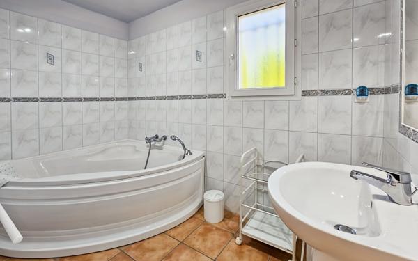 Maison à vendre    6 pièces •  Uzès