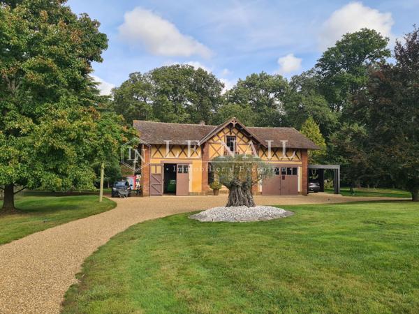 Confortable château dans la Sarthe, à proximité de la ville du Mans