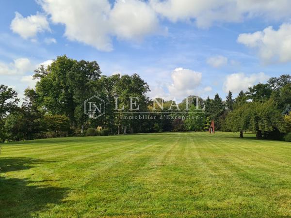 Confortable château dans la Sarthe, à proximité de la ville du Mans