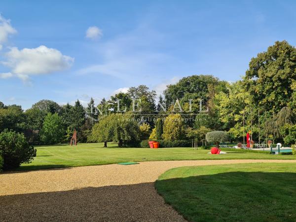 Confortable château dans la Sarthe, à proximité de la ville du Mans