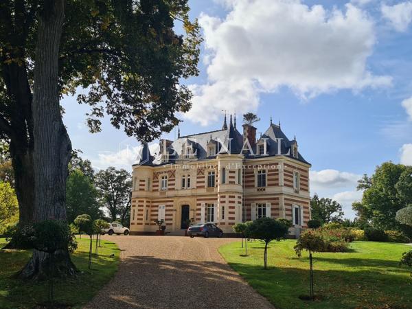 Confortable château dans la Sarthe, à proximité de la ville du Mans