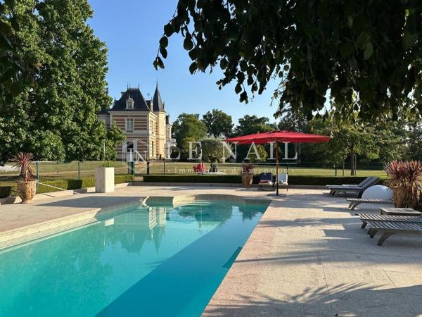 Confortable château dans la Sarthe, à proximité de la ville du Mans