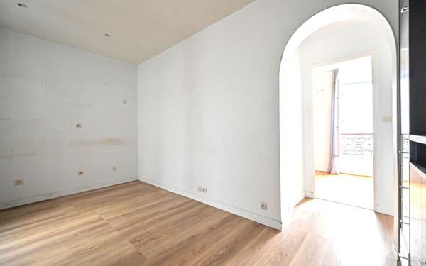 Appartement à vendre    2 pièces • 38,75 m2 Paris 18
