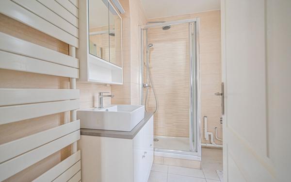 Appartement à vendre    2 pièces • 38,75 m2 Paris 18