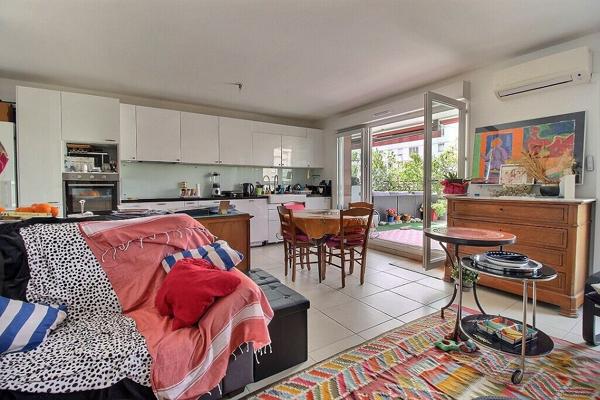 MARSEILLE 9 - SECTEUR BD MICHELET - VASTE TERRASSE - 3 CHAMBRES - ASCENSEUR - CALME - LUMINEUX -