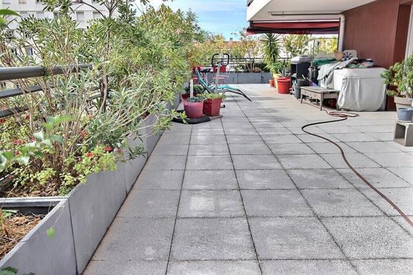 MARSEILLE 9 - SECTEUR BD MICHELET - VASTE TERRASSE - 3 CHAMBRES - ASCENSEUR - CALME - LUMINEUX -