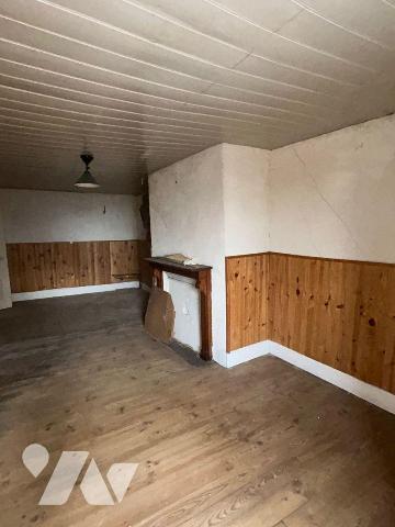 A vendre, en plein coeur de Mauriac, à proximité immédiate des commerces et des commodités, imm...