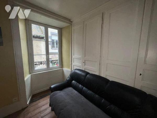 A vendre, en plein coeur de Mauriac, à proximité immédiate des commerces et des commodités, imm...