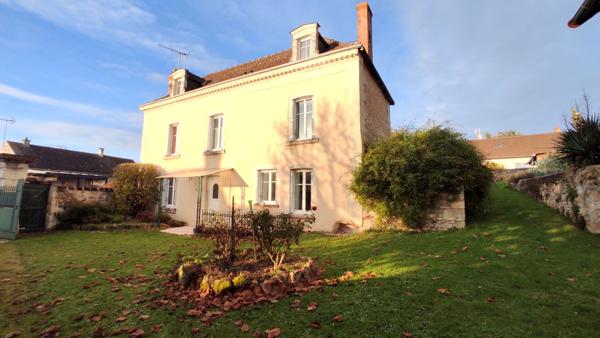 BELLE MAISON ANCIENNE DE CENTRE BOURG