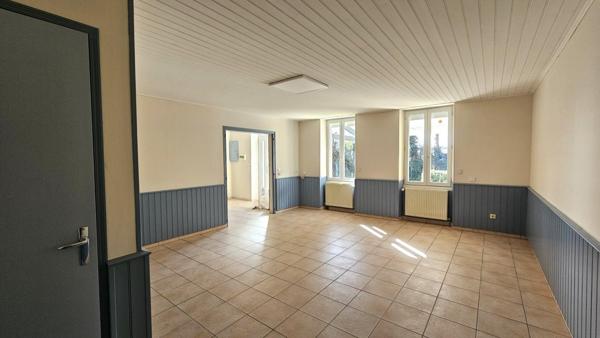 Aux portes de Barbezieux, maison ancienne entièrement rénovée avec jardin.