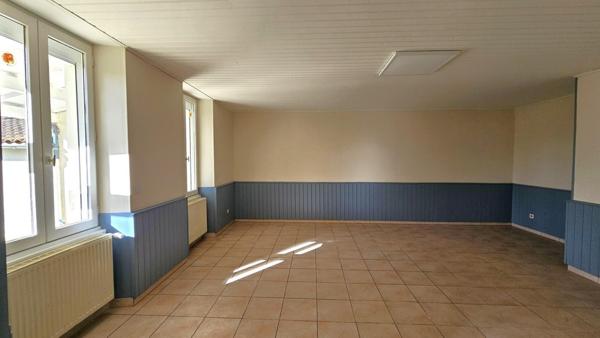 Aux portes de Barbezieux, maison ancienne entièrement rénovée avec jardin.