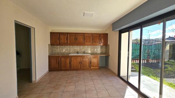 Aux portes de Barbezieux, maison ancienne entièrement rénovée avec jardin.