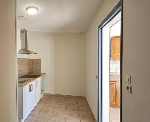 Aux portes de Barbezieux, maison ancienne entièrement rénovée avec jardin.