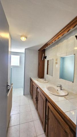 Aux portes de Barbezieux, maison ancienne entièrement rénovée avec jardin.