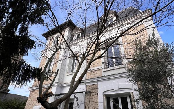 Maison à vendre    8 pièces • 169,64 m2 Asnières-sur-Seine