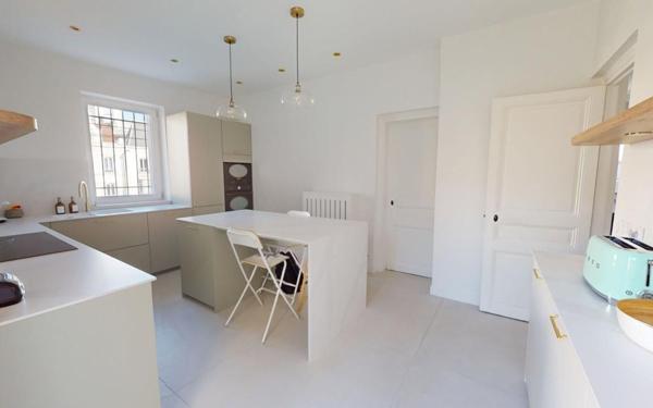 Maison à vendre    8 pièces • 169,64 m2 Asnières-sur-Seine