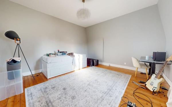 Maison à vendre    8 pièces • 169,64 m2 Asnières-sur-Seine