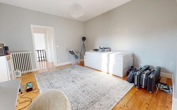 Maison à vendre    8 pièces • 169,64 m2 Asnières-sur-Seine