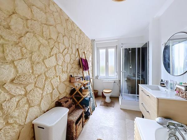 Jolie maison à proximité de la gare et de toutes les commodités