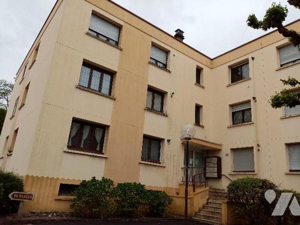 résidence D'Artagnan 2ème et dernier étg
appartement F2, 57 m² à rénover , parking privatif, cellier