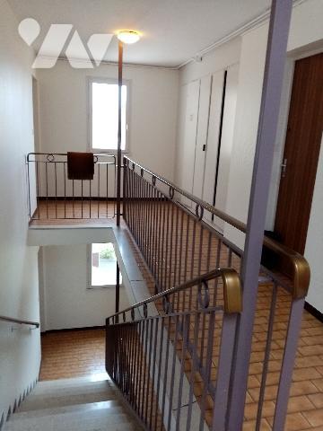 résidence D'Artagnan 2ème et dernier étg
appartement F2, 57 m² à rénover , parking privatif, cellier