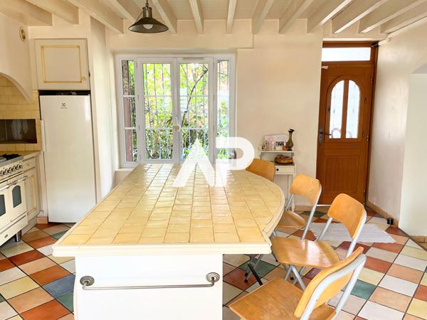 Maison 10 pièce(s) 280 m2 €645 000 ** - Référence 1371