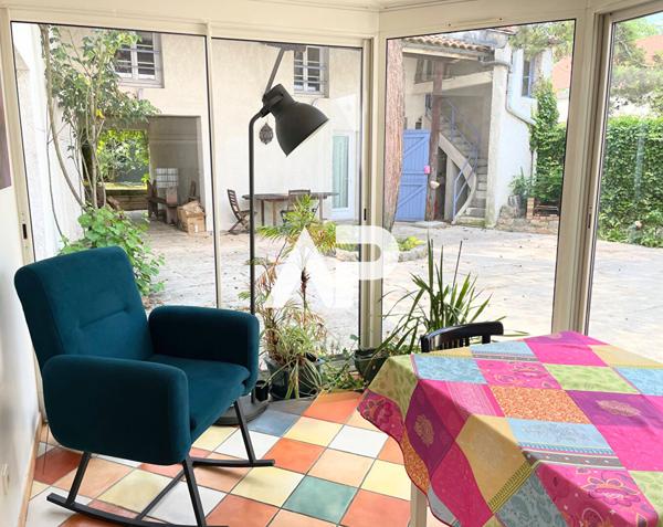 Maison 10 pièce(s) 280 m2 €645 000 ** - Référence 1371