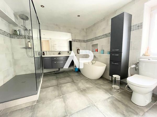 Maison 10 pièce(s) 280 m2 €645 000 ** - Référence 1371