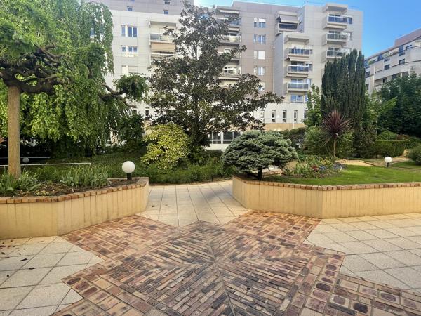 Lyon 6 - LES HESPERIDES - T2 avec balcon et climatisation