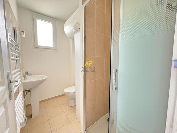F2 MEUBLE Loyer 1 111 €/mois charges comprises **  - Référence  2100