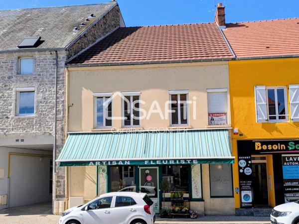 Immeuble en pierre au coeur du bourg de Génelard