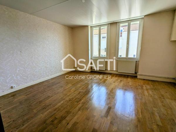 Immeuble en pierre au coeur du bourg de Génelard