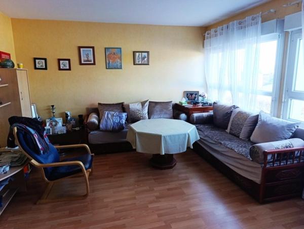 Appartement lumineux 4 pièces avec cave et stationnement – Résidence sécurisée