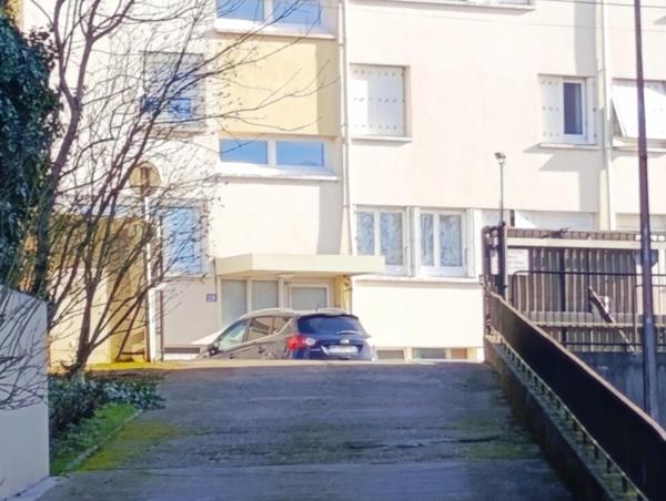 Appartement lumineux 4 pièces avec cave et stationnement – Résidence sécurisée