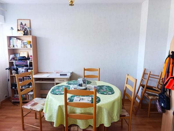 Appartement lumineux 4 pièces avec cave et stationnement – Résidence sécurisée