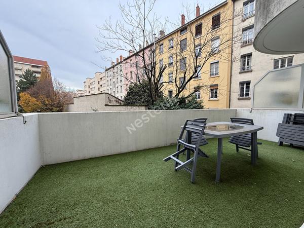 Appartement Villeurbanne République 69100 2 pièces, terrasse, cave , garage, en intérieur de copropriété, au calme.