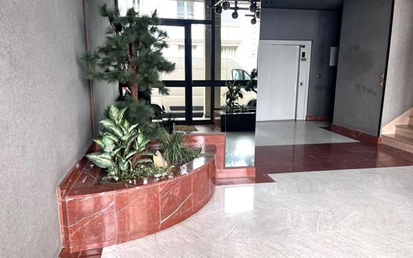 Appartement à vendre    3 pièces • 76,06 m2 Lyon 6