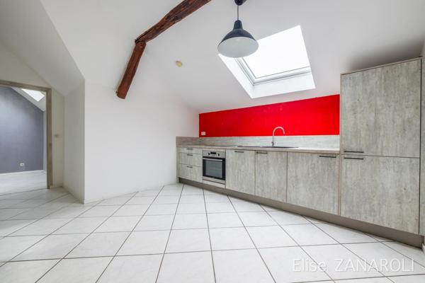 Grand 2 pièces avec stationnement privé au centre d'Hettange!